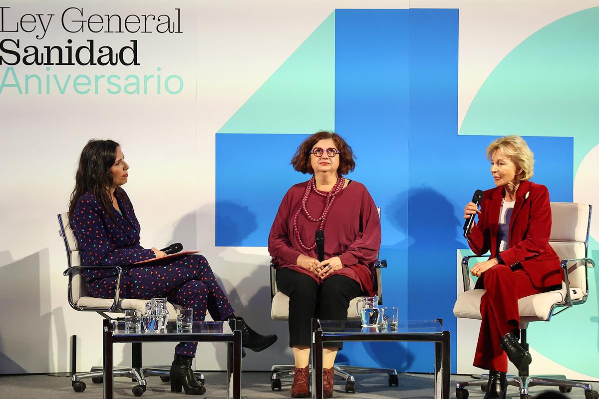 20/04/2026. Pedro Sánchez clausura el acto conmemorativo del 40º aniversario de la Ley General de Sanidad. La exministra de Sanidad Elena Sa...