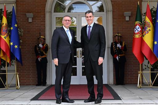 Pedro Sánchez recibe en La Moncloa al presidente de la República Portuguesa, António José Martins Seguro