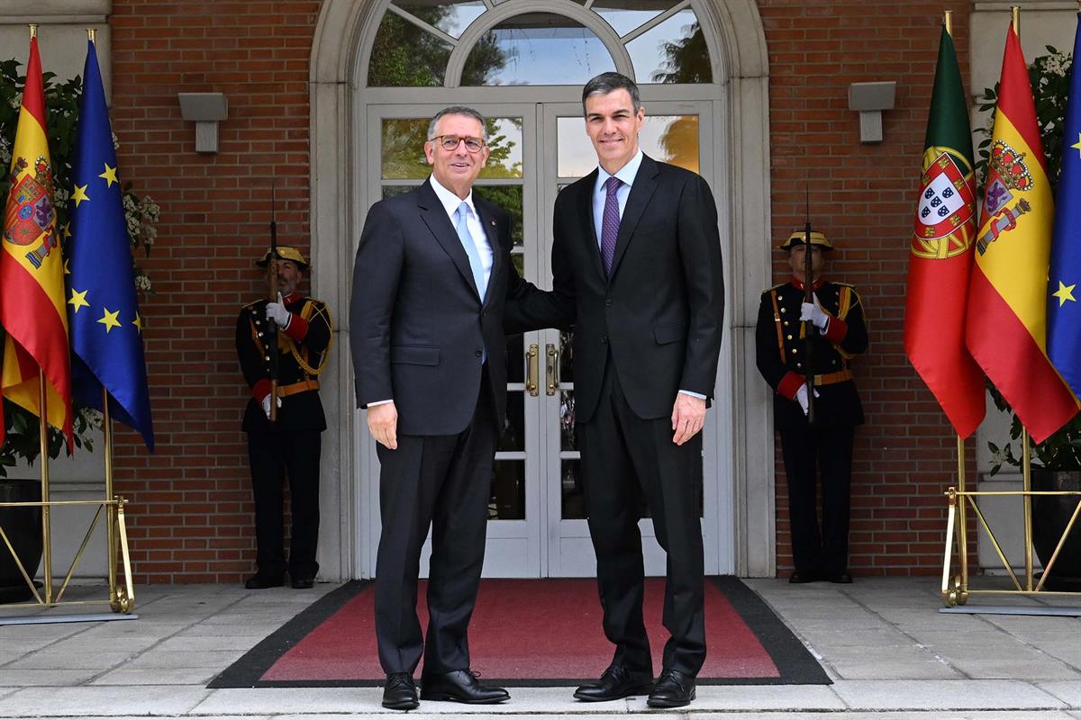 20/04/2026. Pedro Sánchez recibe al presidente de Portugal, António José Martins Seguro. El presidente del Gobierno, Pedro Sánchez, junto al...