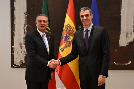 20/04/2026. Pedro Sánchez recibe al presidente de Portugal, António José Martins Seguro. El presidente del Gobierno, Pedro Sánchez, junto al...