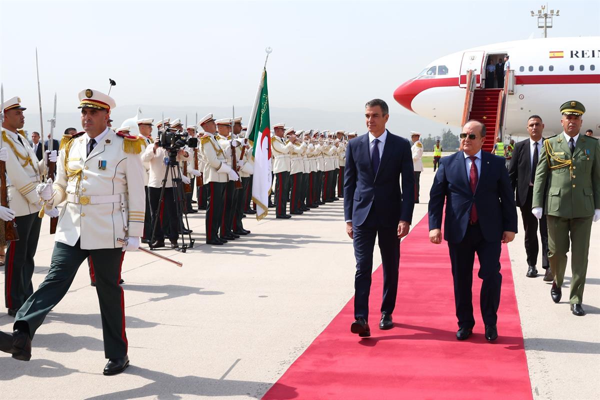 20/07/2026. Pedro Sánchez travels to Algeria. The President of the Government of Spain, Pedro Sánchez, is received by the Prime Minister of ...