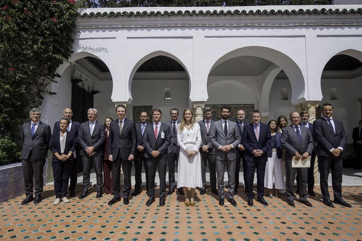 La vicepresidenta Sara Aagesen, con representantes de empresas espa&ntilde;olas que operan en Argelia. 