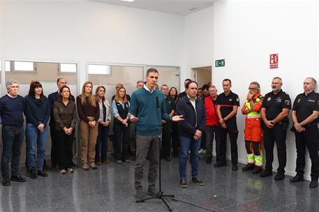 20/10/2026. Pedro Sánchez visita el Puesto de Mando Avanzado en Oliva (Valencia) y se reúne con alcaldes de municipios afectados por la DANA...