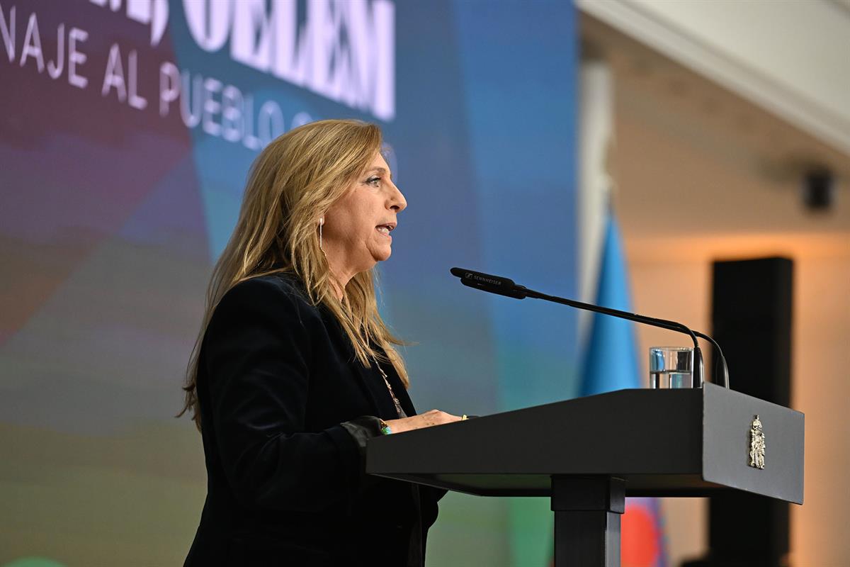 21/02/2026. Pedro Sánchez homenaje al pueblo gitano. Un momento de la intervención de la vicepresidenta segunda del Consejo Estatal del Pueb...