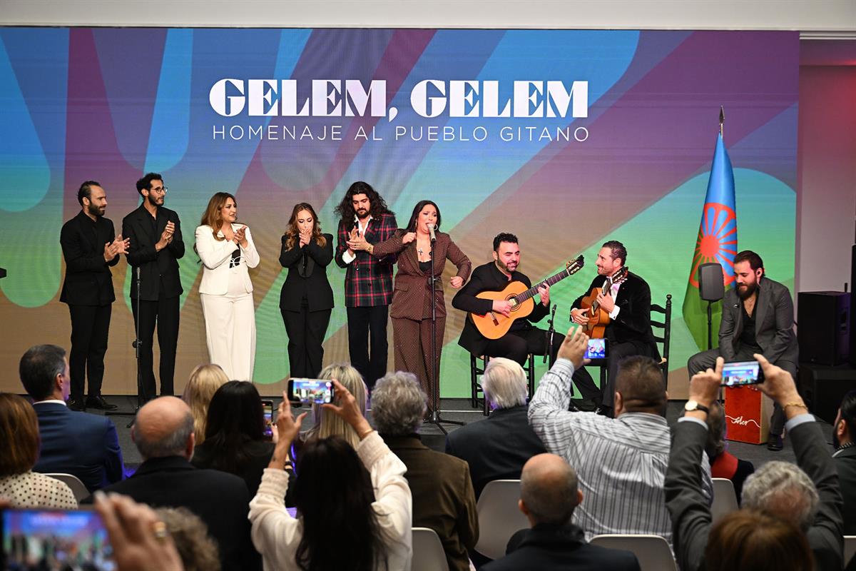 21/02/2026. Pedro Sánchez homenaje pueblo gitano. Actuación musical con el cantaor Israel Fernández y las cantaoras María Terremoto y Anabel...