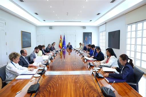 21/04/2026. Pedro Sánchez chairs the National Security Council. The President of the Government, Pedro Sánchez of Spain, along with the mini...