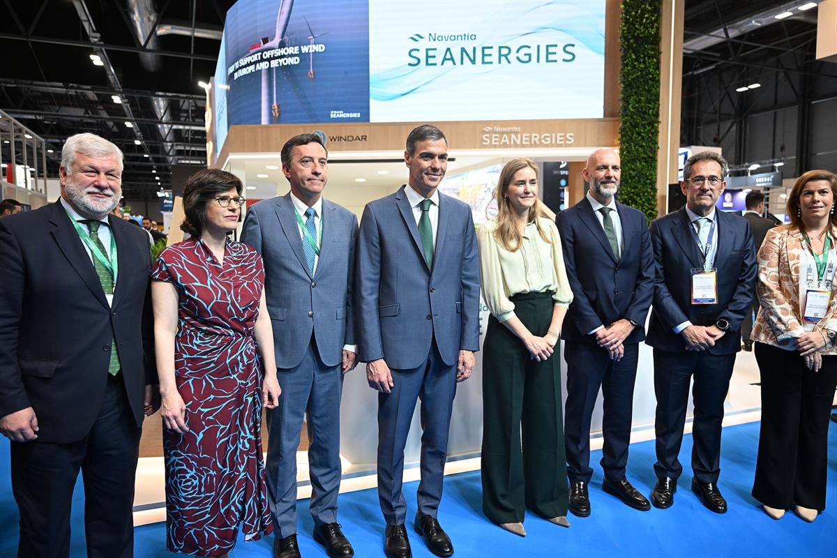 El presidente del Gobierno, Pedro S&aacute;nchez, junto a los participantes en evento anual de la industria e&oacute;lica europea, WindEurope 