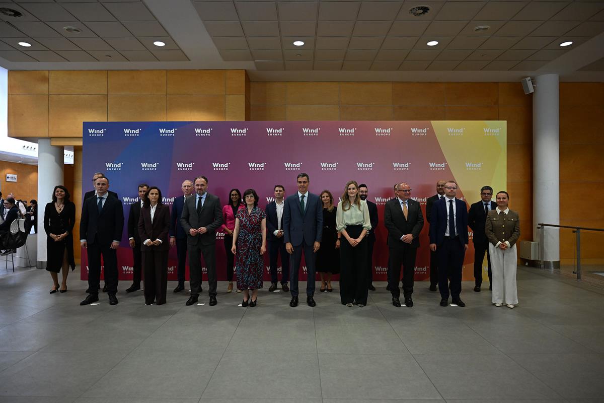 21/04/2026. Pedro Sánchez inaugura WindEurope 2026. El presidente del Gobierno, Pedro Sánchez, junto a los participantes en evento anual de ...