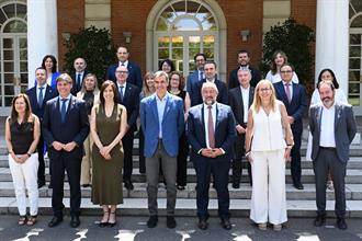 Pedro Sánchez junto a la nueva directiva de la CRUE 