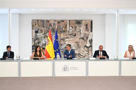 21/07/2026. Pedro Sánchez mantiene un encuentro con representantes de la CRUE. El presidente del Gobierno, Pedro Sánchez, durante la reunión...