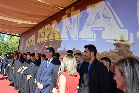 20/07/2026. Pedro Sánchez recibe a la selección de fútbol en Moncloa. El presidente del Gobierno, Pedro Sánchez, acompaña a la selección esp...