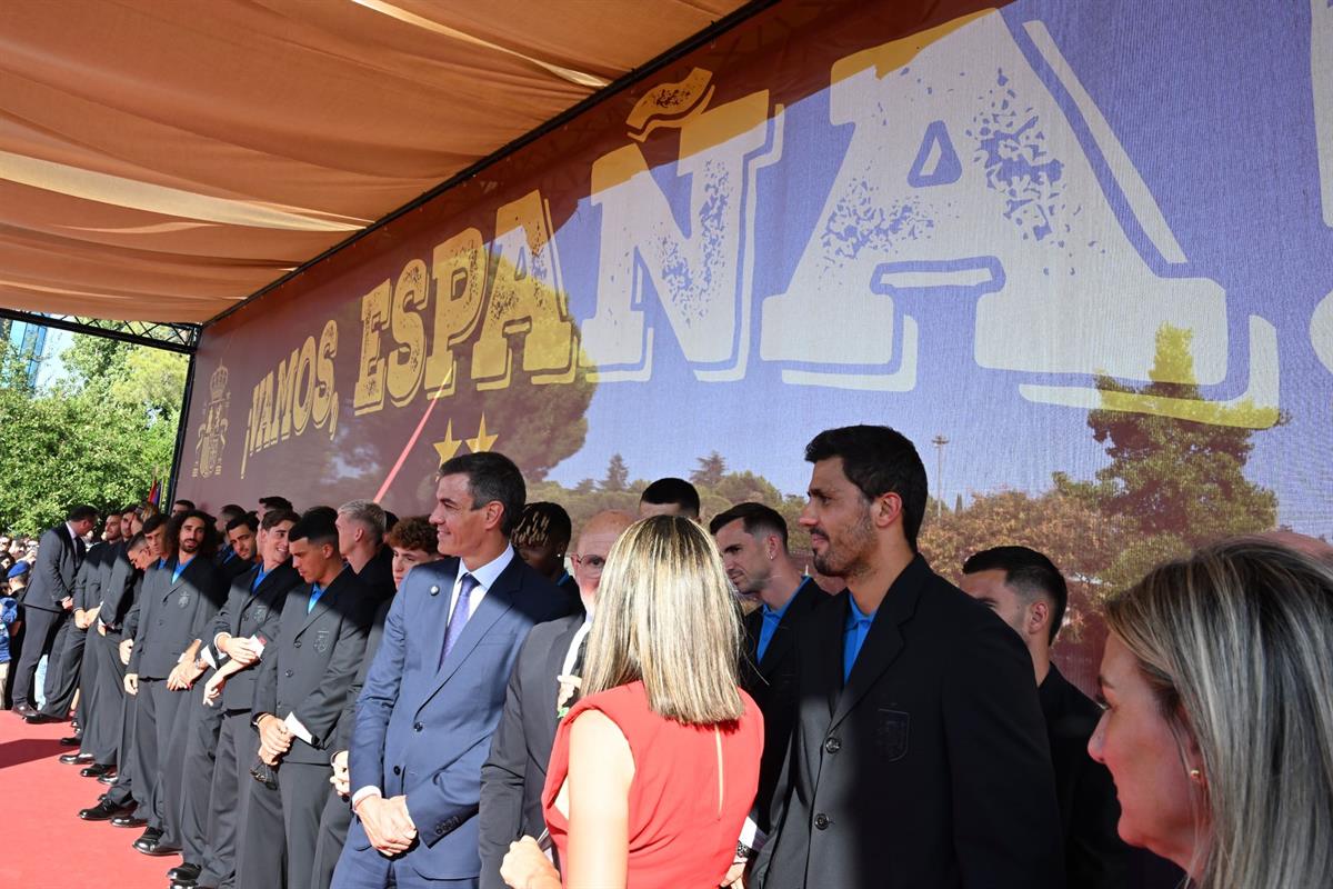 20/07/2026. Pedro Sánchez welcomes the national football team to Moncloa Palace. The President of the Government of Spain, Pedro Sánchez, ac...