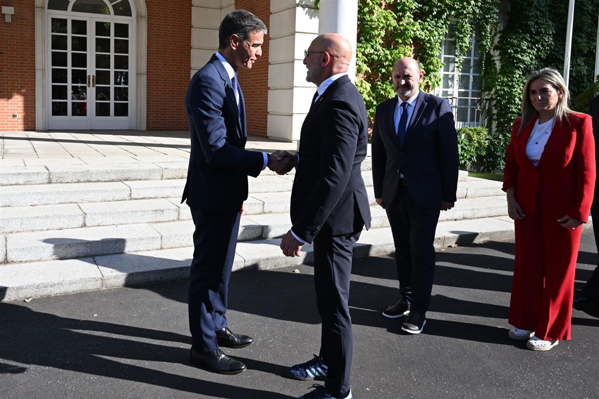 20/07/2026. Pedro Sánchez welcomes the national football team to Moncloa Palace. The President of the Government of Spain, Pedro Sánchez, co...