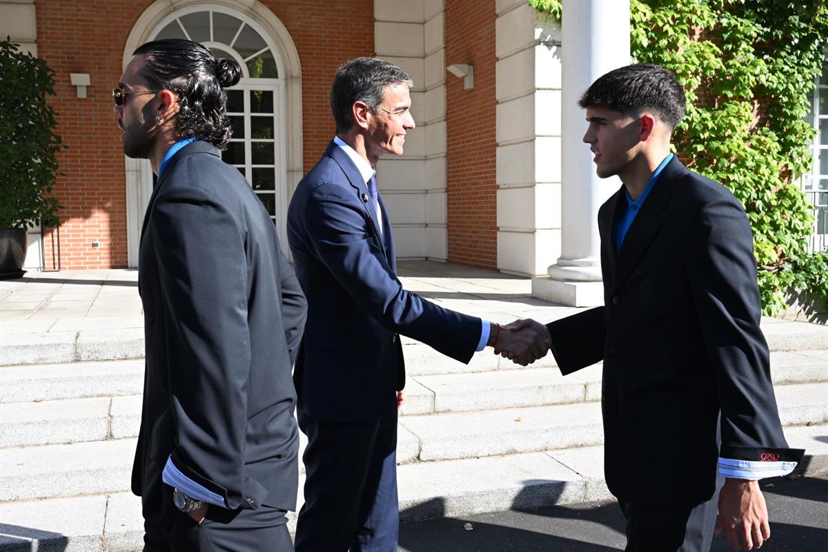 20/07/2026. Pedro Sánchez welcomes the national football team to Moncloa Palace. The President of the Government of Spain, Pedro Sánchez, co...