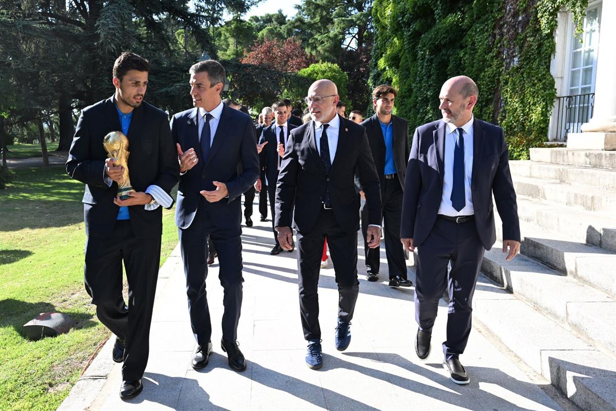 20/07/2026. Pedro Sánchez welcomes the national football team to Moncloa Palace. The President of the Government of Spain, Pedro Sánchez, ta...