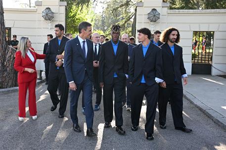 20/07/2026. Pedro Sánchez welcomes the national football team to Moncloa Palace. The President of the Government of Spain, Pedro Sánchez, ta...
