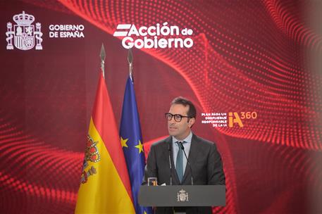 21/09/2026. El presidente del Gobierno, Pedro Sánchez, clausura el acto 'IA360. El vicepresidente primero y ministro de Economía, Comercio y...