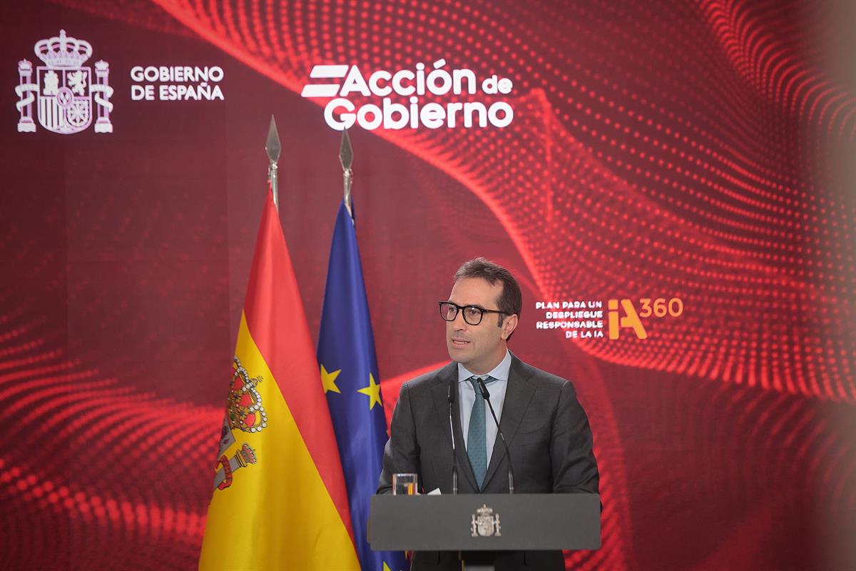21/09/2026. El presidente del Gobierno, Pedro Sánchez, clausura el acto 'IA360. El vicepresidente primero y ministro de Economía, Comercio y...