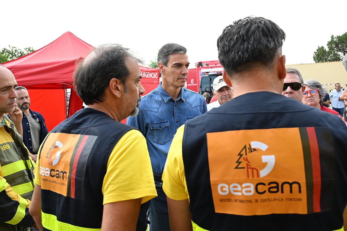 22/07/2026. Pedro Sánchez visita las zonas afectadas por el incendio de La Mierla (Guadalajara). El presidente del Gobierno, Pedro Sánchez, ...