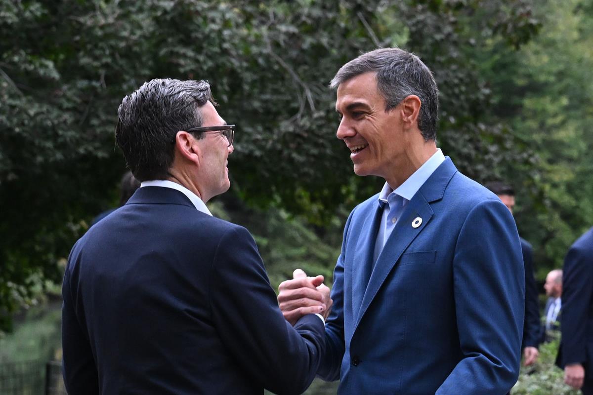 22/09/2026. Pedro Sánchez mantiene un encuentro con el primer ministro del Reino Unido, Andy Burnham. El presidente del Gobierno, Pedro Sánc...