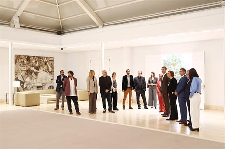 22/10/2026. Encuentro con investigadores del programa ATRAE. El presidente del Gobierno, Pedro Sánchez, con los investigadores e investigado...