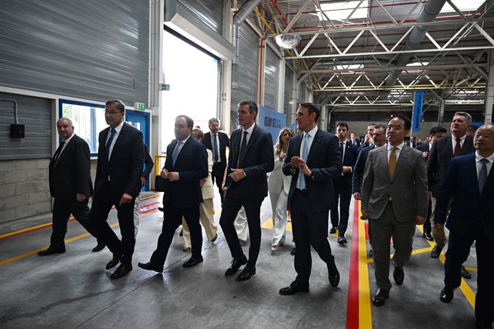 23/07/2026. Pedro Sánchez visita la planta de Ford en Valencia. El presidente del Gobierno, Pedro Sánchez, durante su visita a la planta de ...