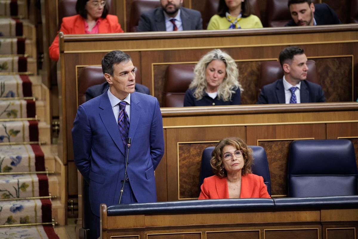 25/03/2026. Pedro Sánchez asiste a la sesión de control al Gobierno. El presidente del Gobierno, Pedro Sánchez, junto a la ministra de Hacie...