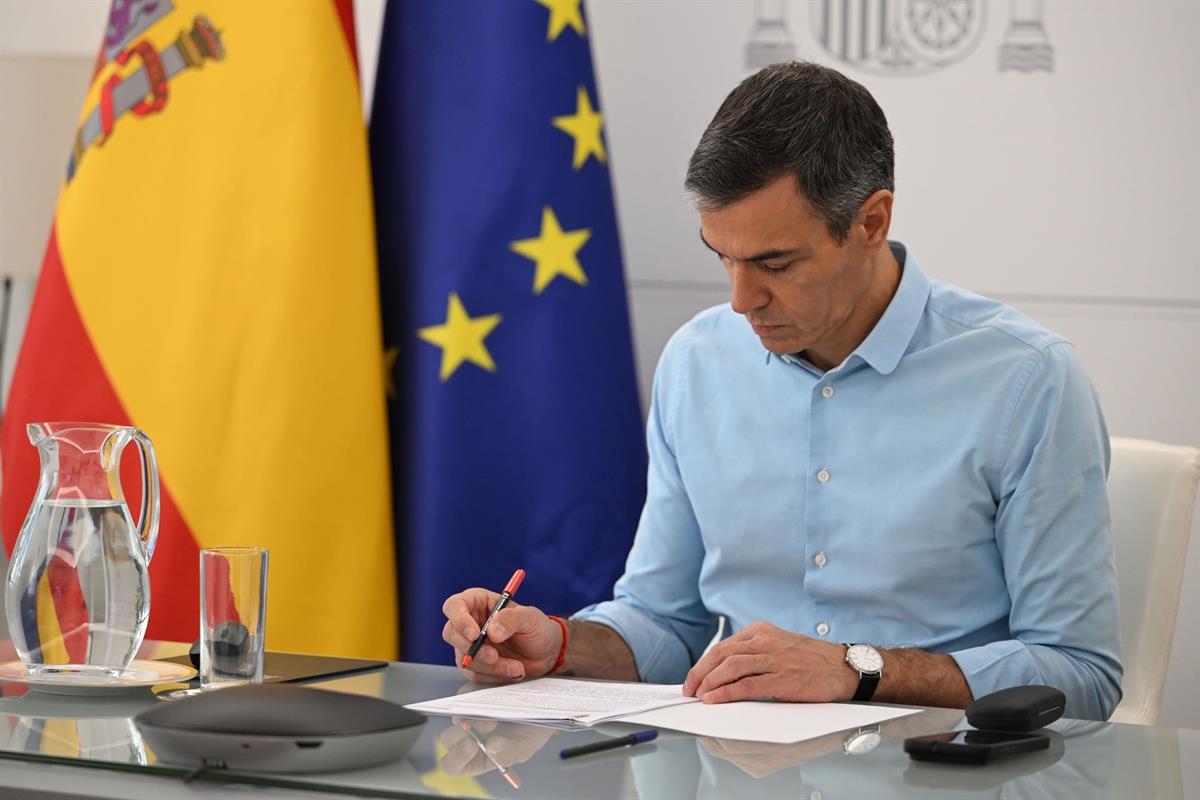 24/07/2026. Pedro Sánchez chairs the State Committee for Coordination and Management of the State Emergency Plan (CECOD). The President of t...
