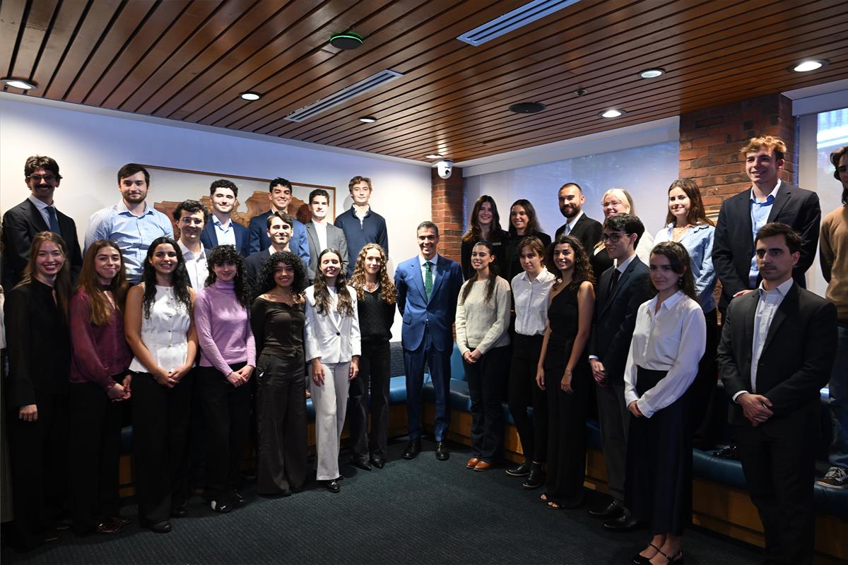 24/09/2026. Pedro Sánchez holds a meeting with Spanish students and researchers at the Harvard Kennedy School of Government. Pedro Sánchez h...