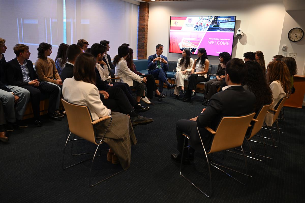 24/09/2026. Pedro Sánchez holds a meeting with Spanish students and researchers at the Harvard Kennedy School of Government