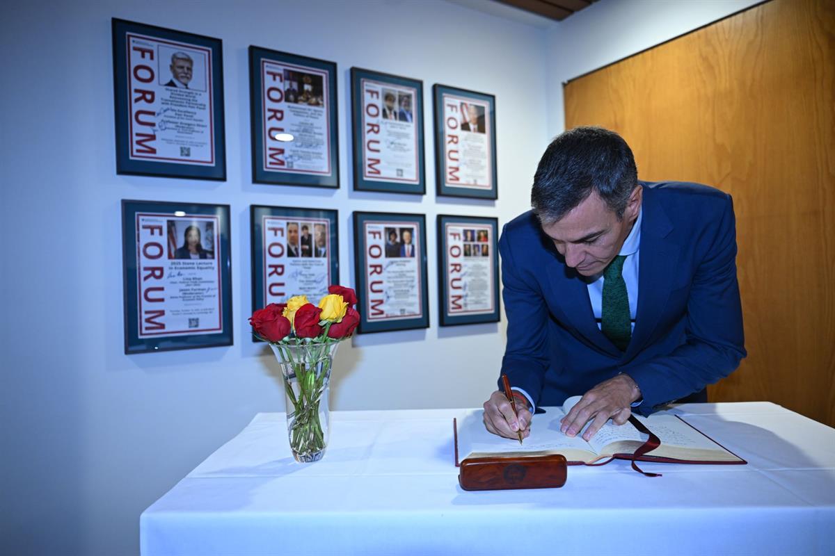 24/09/2026. Pedro Sánchez holds a meeting with Spanish students and researchers at the Harvard Kennedy School of Government. The President o...