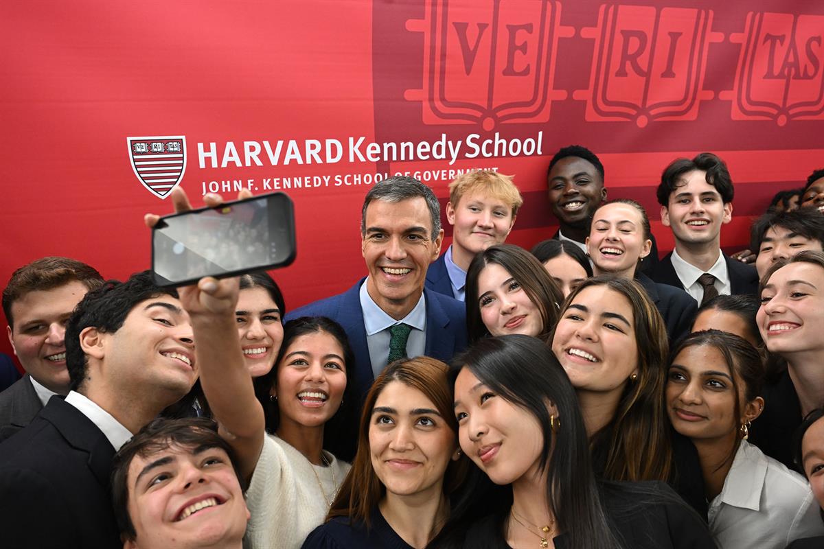 24/09/2026. Pedro Sánchez holds a meeting with Spanish students and researchers at the Harvard Kennedy School of Government