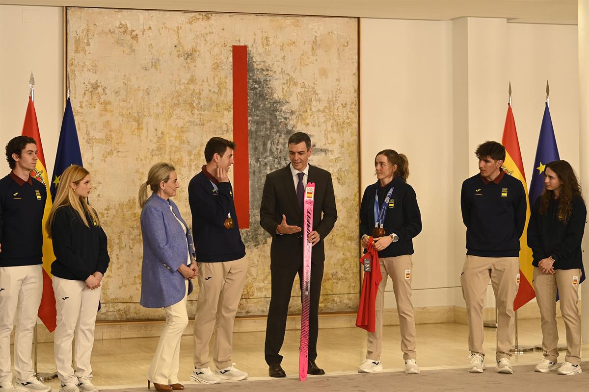 25/02/2026. El presidente recibe al equipo de los Juegos Olímpicos de Invierno. El presidente del Gobierno, Pedro Sánchez, durante su interv...