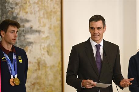 25/02/2026. El presidente recibe al equipo de los Juegos Olímpicos de Invierno. El presidente del Gobierno, Pedro Sánchez, durante su interv...