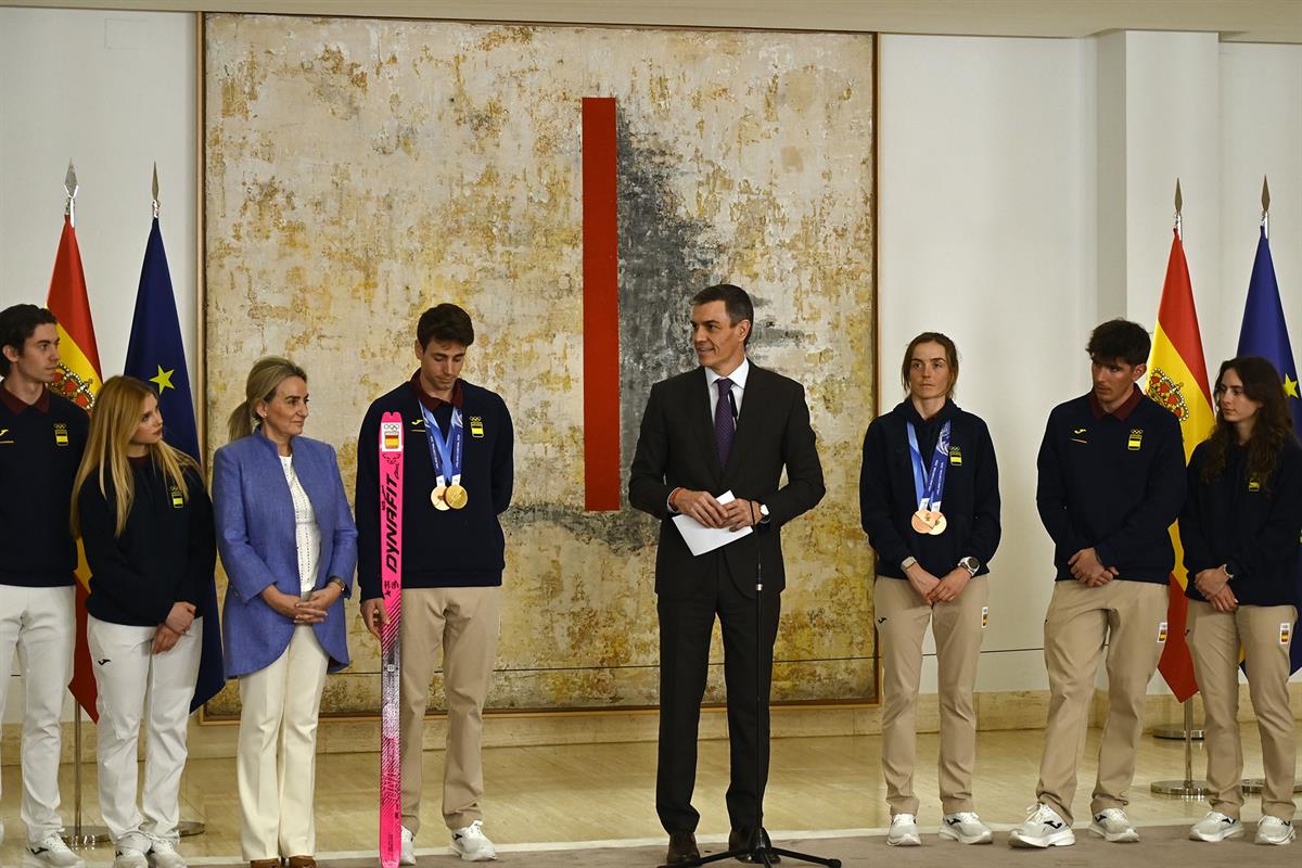 25/02/2026. El presidente recibe al equipo de los Juegos Olímpicos de Invierno. El presidente del Gobierno, Pedro Sánchez, durante su interv...