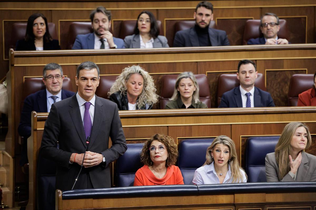 25/02/2026. Sánchez asiste a la sesión de control al Gobierno. El presidente del Gobierno, Pedro Sánchez, junto a la vicepresidenta primera,...