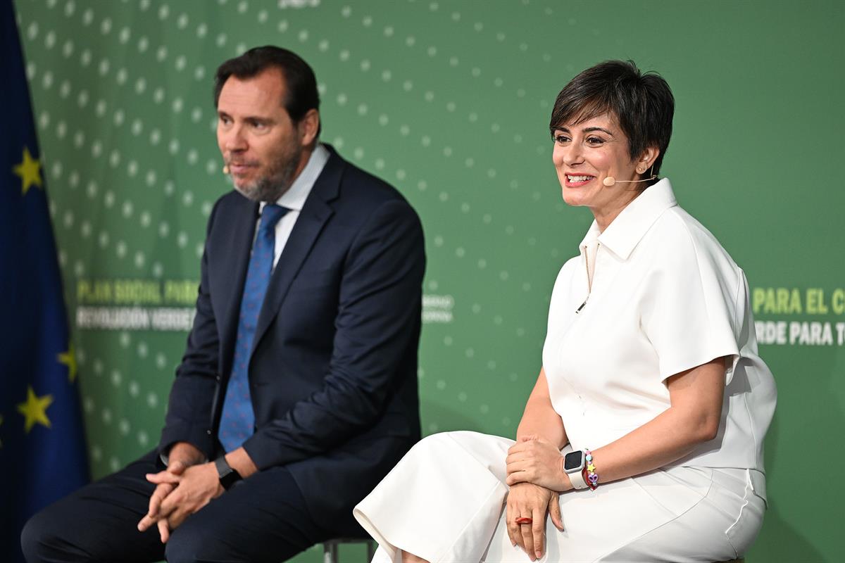 La ministra Isabel Rodr&iacute;guez y el ministro &Oacute;scar Puente, en la presentaci&oacute;n