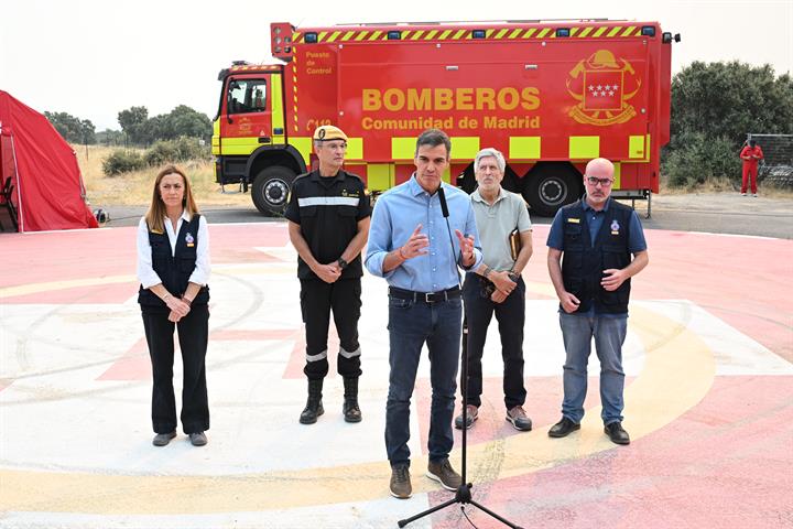 Pedro Sánchez visita las zonas afectadas por los incendios en Madrid
