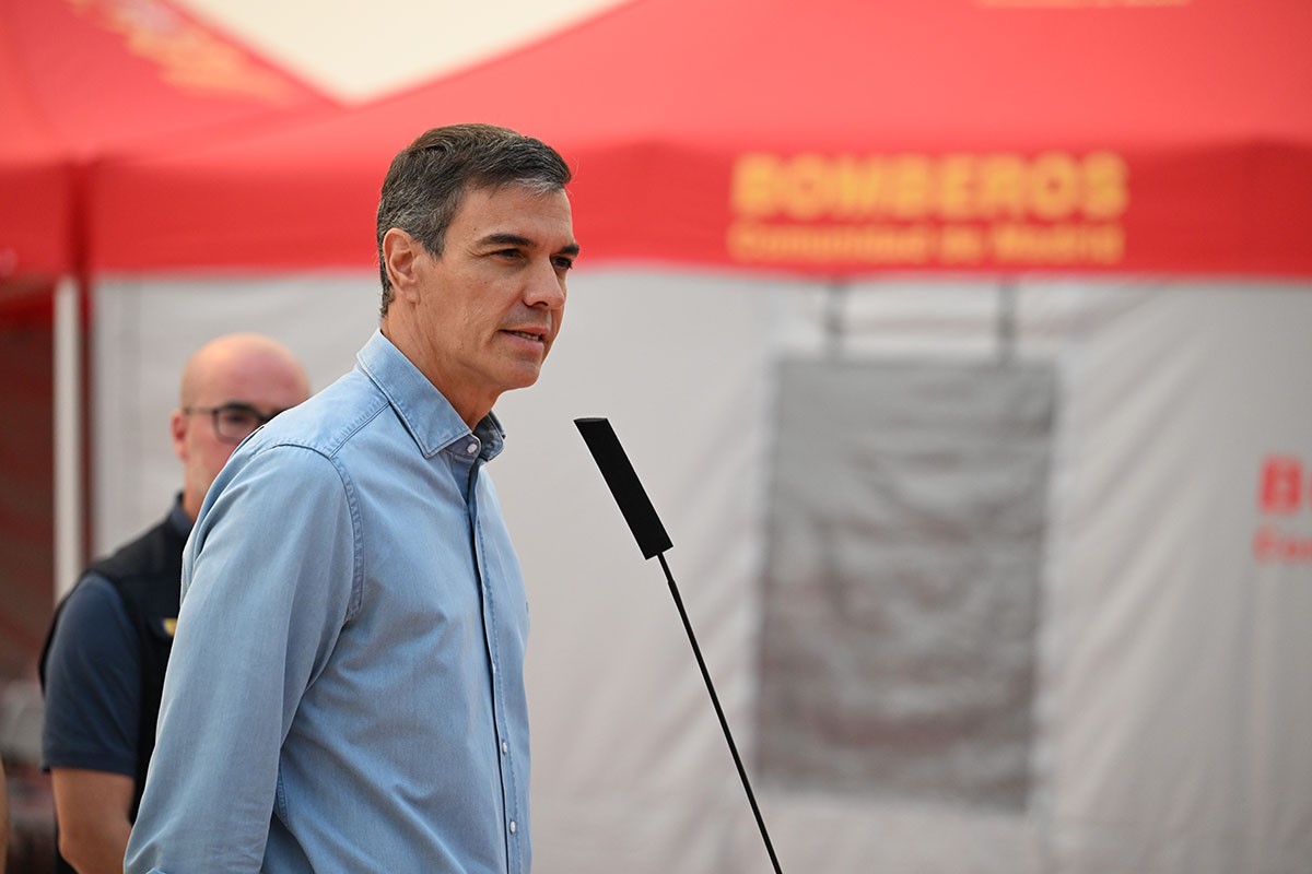 25/07/2026. Pedro Sánchez visita incendio Madrid. El presidente del Gobierno, Pedro Sánchez, durante la declaración institucional tras visit...