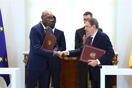 Luis Planas y el ministro de Integración Africana, Asuntos Exteriores y de los Senegaleses en el Extranjero, Cheikh Niang,