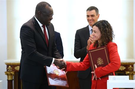 26/03/2026. Pedro Sánchez recibe al presidente de Senegal. La secretaria de Estado de Turismo, Rosario Sánchez Grau, y el secretado de Estad...