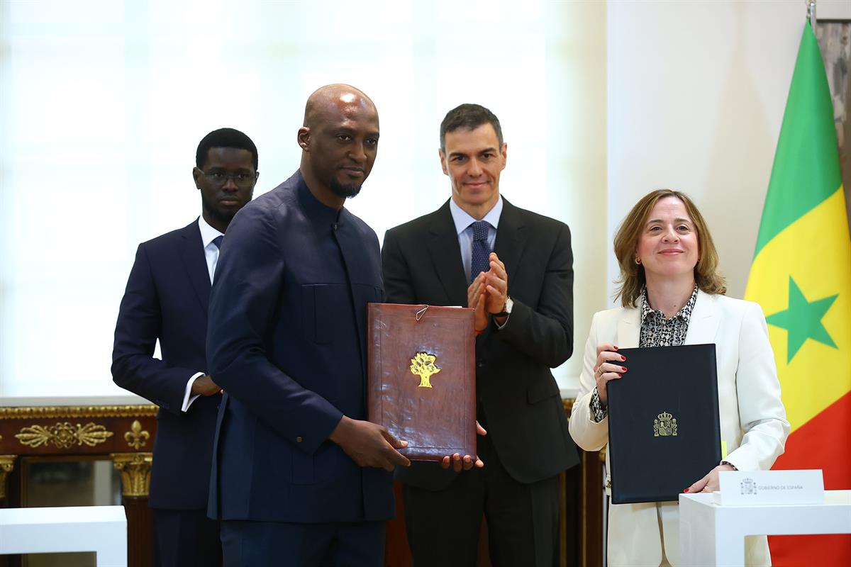 26/03/2026. Pedro Sánchez recibe al presidente de Senegal. La secretaria de Estado de Comercio, Amparo Senovilla, y el director general de A...