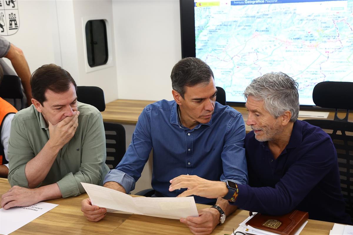 26/07/2026. El presidente del Gobierno visita las zonas afectadas por los incendios en Ávila. El presidente del Gobierno, Pedro Sánchez, ana...