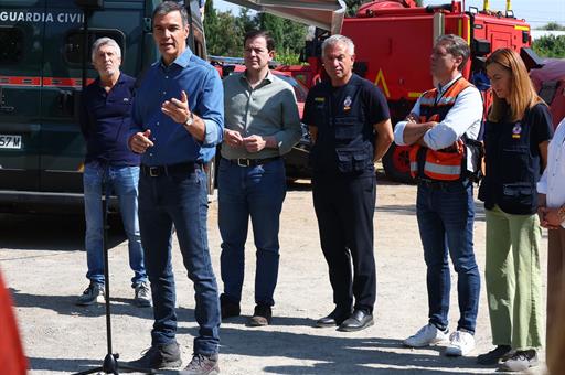 Pedro Sánchez visita las zonas afectadas por los incendios en Ávila