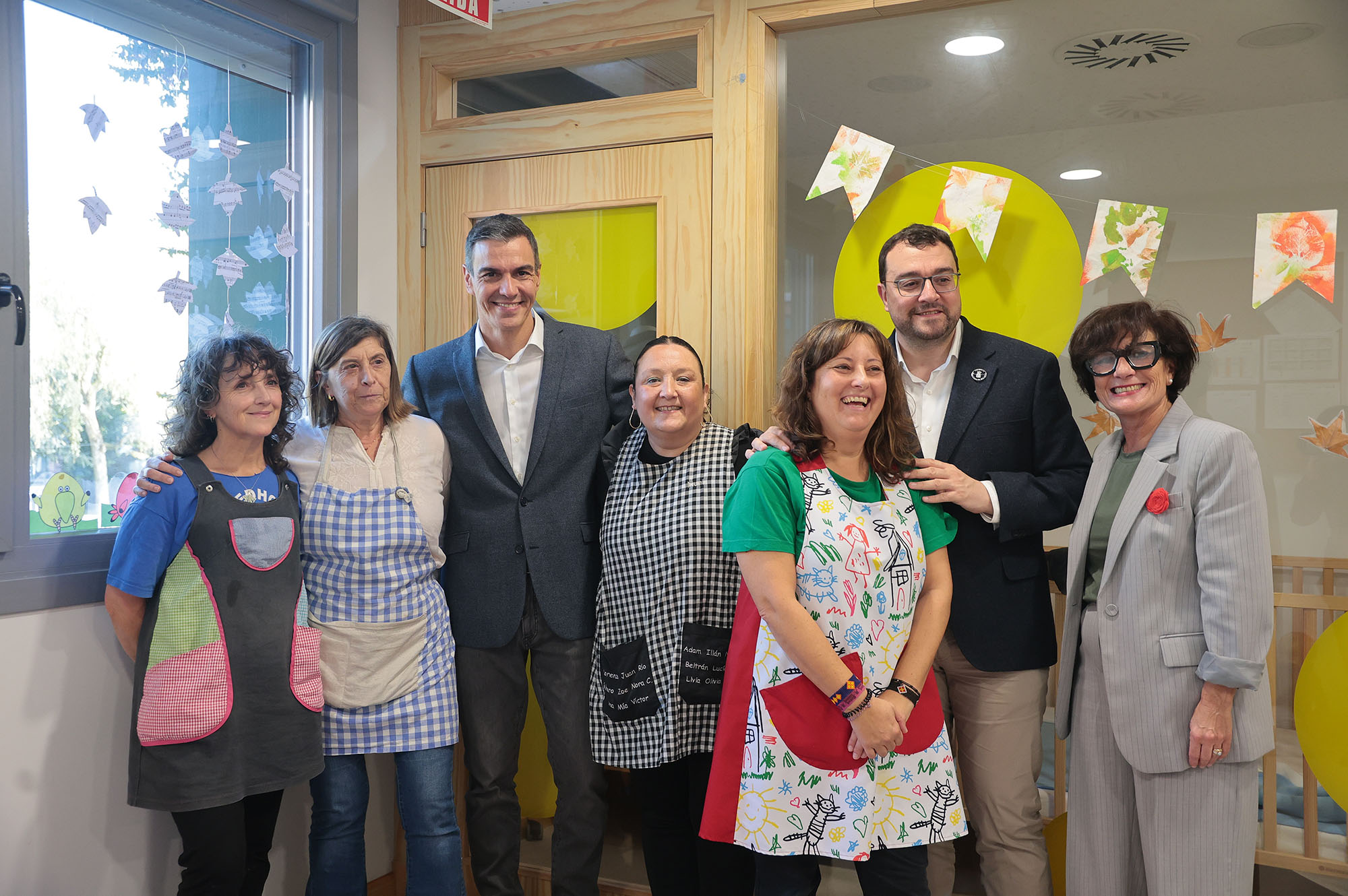 26/10/2026. Pedro Sánchez visita el centro educativo 'Los Nuberinos'. El presidente del Gobierno, Pedro Sánchez, acompañado por el president...