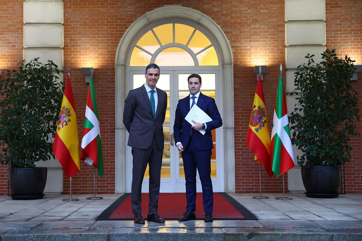 27/01/2026. Pedro Sánchez se reúne con el lehendakari. El presidente del Gobierno, Pedro Sánchez, recibe en La Moncloa al lehendakari, Imano...
