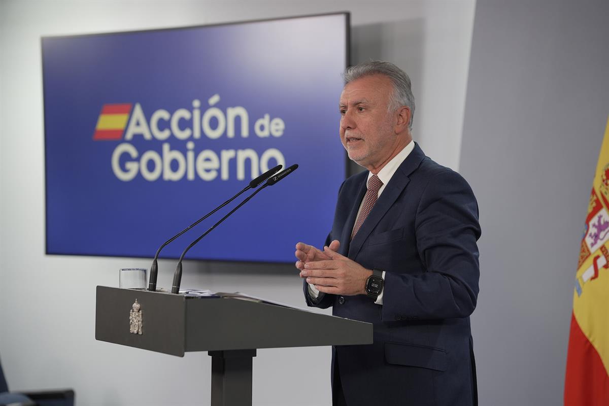 27/01/2026. Pedro Sánchez se reúne con el lehendakari. El ministro de Política Territorial y Memoria Democrática, Ángel Víctor Torres, en su...