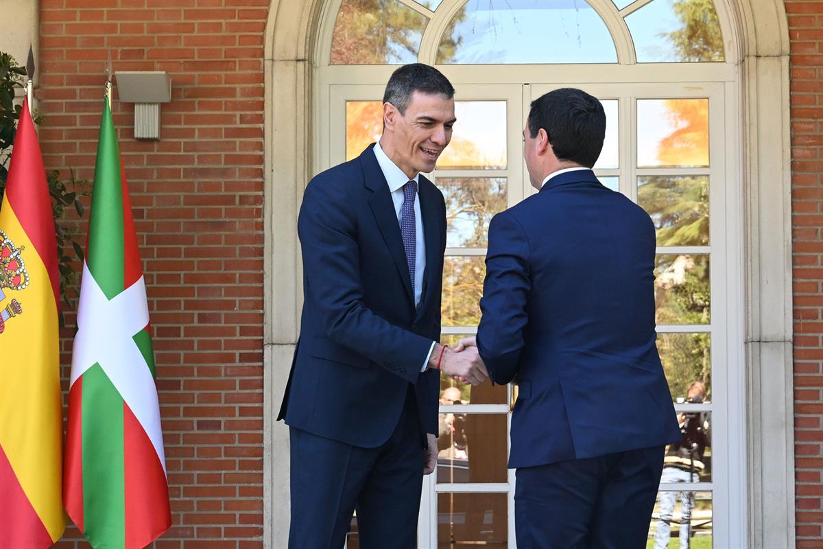 27/03/2026. Sánchez reunión Pradales. El presidente del Gobierno, Pedro Sánchez, recibe al lehendakari, Imanol Pradales en el complejo de La Moncloa.