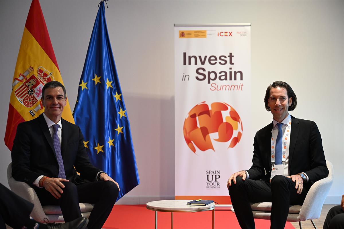 27/04/2026. Pedro Sánchez inaugura 'Invest in Spain Summit'. El presidente del Gobierno, Pedro Sánchez, mantiene un encuentro con el preside...