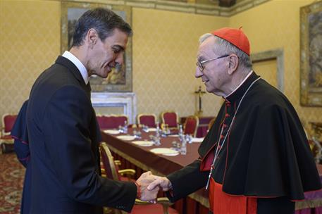 27/05/2026. Pedro Sánchez es recibido en audiencia por Su Santidad el Papa León XIV. El presidente del Gobierno, Pedro Sánchez, saluda al se...
